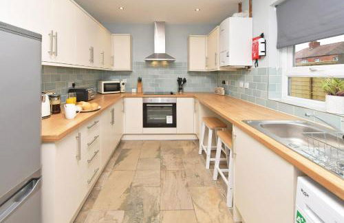 Somerville House by YourStays - 4 Bedroom House in Crewe - Photo 6