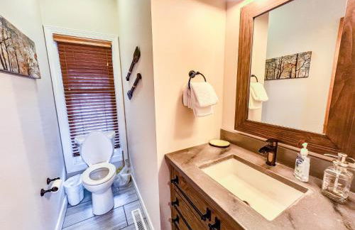 Lakefront Home Near Wisp with Great Location Dock Slip Hot Tub - Foto 9