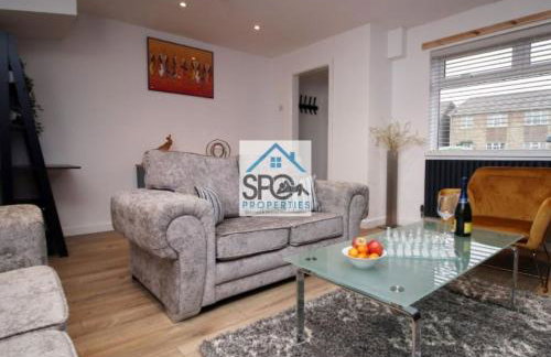 Modern 3BR Home-5 Guests-Business-Families-Netflix-Free Parking & WiFi - Foto 1