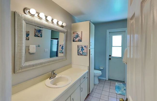 Sunny Palms Getaway - Photo 15