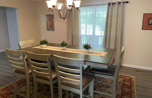 Spacious Cabin Retreat - Sleeps 12 -1hr from STL - Foto 13