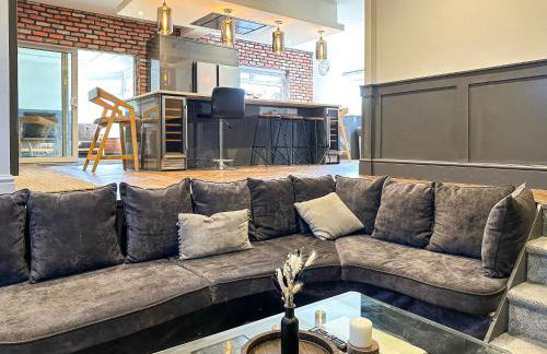 5BR Manchester Home Jacuzzi, Garden & Parking - Foto 10