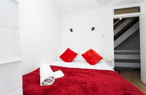 Homely Hornchurch - 5 Bed House - Foto 27