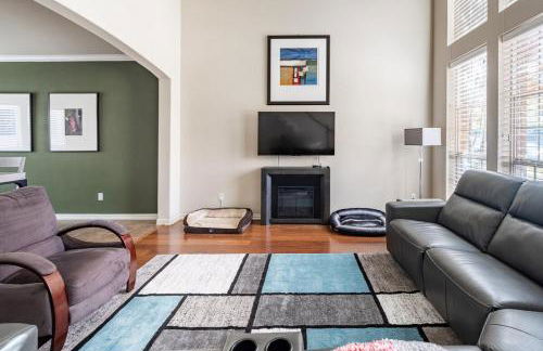 Bright and Spacious 3 Bedroom Townhome, Minutes from DFW Airport - Foto 27