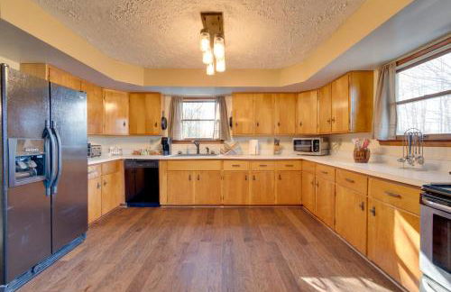 Peaceful Horseheads Hideaway with Deck and Yard! - Foto 11