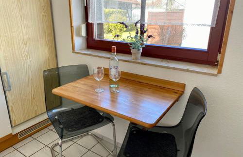 Ferienwohnung-Kapitaen-Hook-mit-Sonnenterrasse-Garten-zwischen-Strand-Wald-Wiese-auf-Ruegen - Foto 16