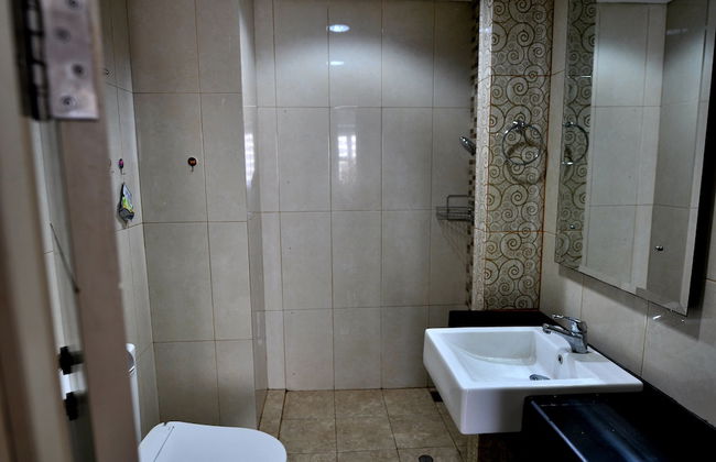 Quiet 3BRs pool and lake view - Photo 11