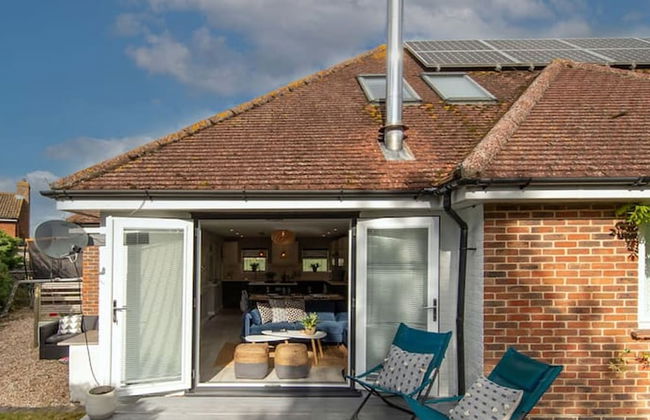 Bosham 3 BR Beach House With Garden Playhouse - Photo 32