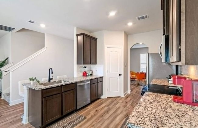 Perfect Home for Families Displaced by Insurance - Foto 13