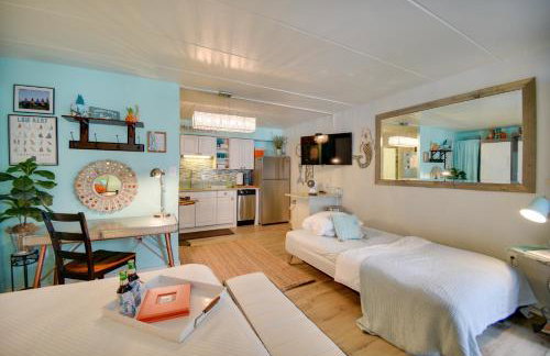 Chic Virginia Beach Retreat - Pool, Steps to Beach - Photo 11