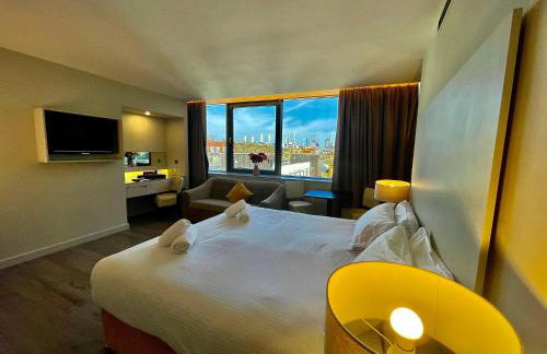 Axiom Park Hotel - Photo 8