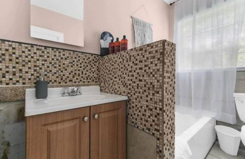 10 Mins to Legion Field Stadium- Blushing Bungalow - Foto 37