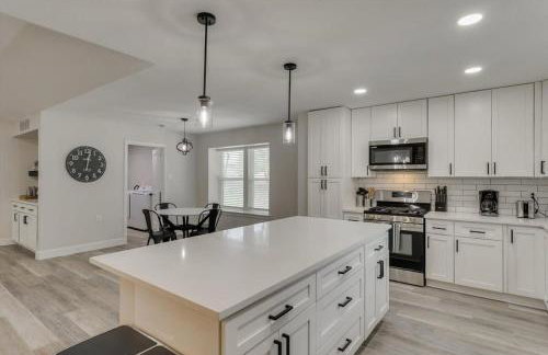 Gorgeous Sunny Home for Big Groups w Private Pool - Foto 14