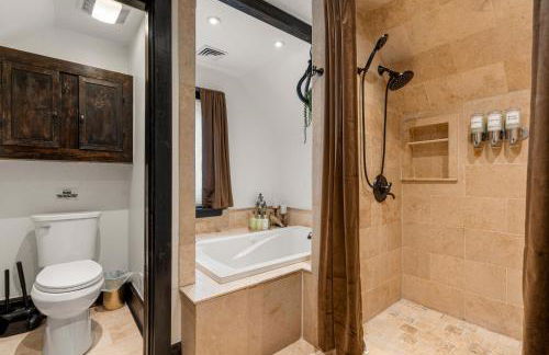 Castle Stay by Gathering Place Hot Tub & Fire Pit - Foto 24