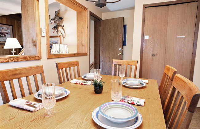 Trapper 8: Cozy 4-Bedroom Condo, 1 Minute to Yellowstone, perfect for 8 guests. - Foto 38