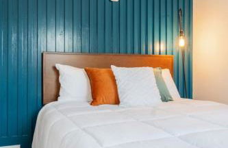 Retro Retreat renovated 2BR, desk, no chore list! - Foto 4