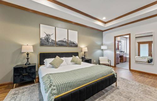 Golf-Side Luxe Escape Sleeps 13 Hot Tub & Theater - Foto 19