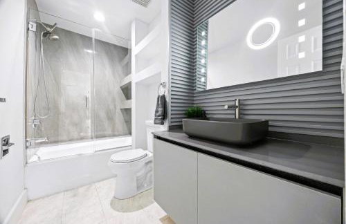 Spectacular Miami- Htd Pool,5 Bdrooms ,MiniGolf, Playground, Baby Items, BBQ - Photo 13