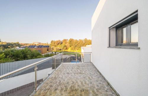 GuestReady - Charming family retreat with pool - Photo 10