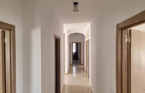 Casa amplia, piscina privada, 4 dormitorios y playa cercana - Foto 7