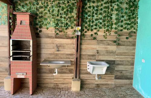 Casa para até 10 pessoas com 2 banheiros, 1 quente - Foto 24