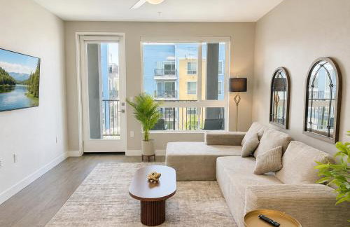 Upscale Escape 10 Min from Disneyland With Pool & Gym - Foto 70