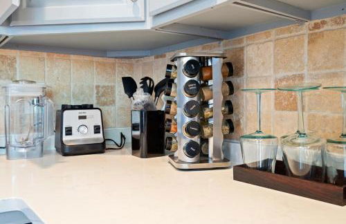 Spacious 4BR w Fenced Yard - Foto 24