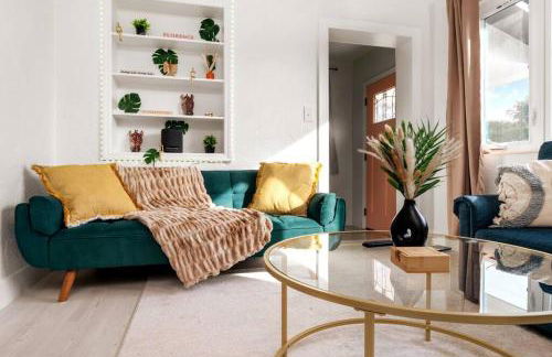 Smart Bungalow: 10-min to UF, Central Location - Foto 1