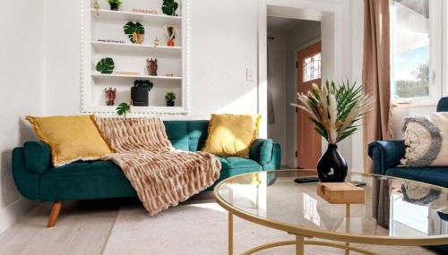 Smart Bungalow: 10-min to UF, Central Location - Foto 1