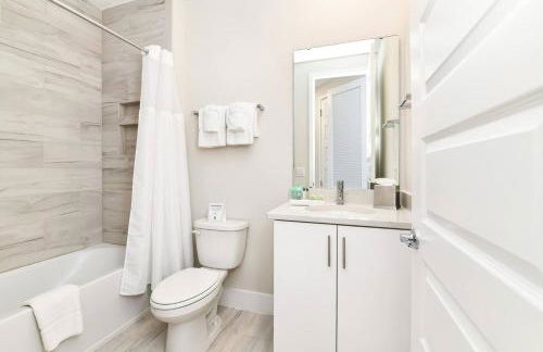 Cozy 3 Bedroom Townhouse Near Disney w/ Patio - Foto 11