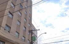 Apto central com estacionamento - Foto 2