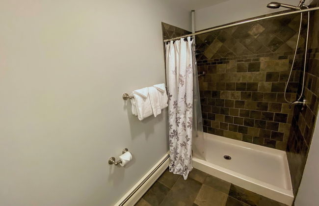 A1 Luxury Bretton Woods Ski-in Ski-out Townhome Next to Beginner ski Area Fast Wifi Keyless Entry - Photo 28