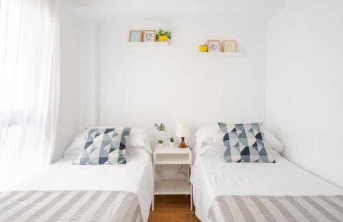 Explore Málaga from a Modern Apartment - Photo 17
