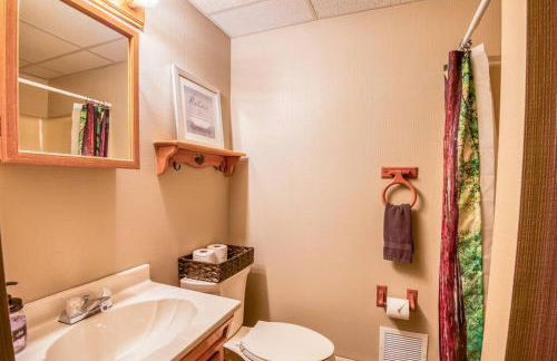 Family-Focused & Pet-Friendly Log Cabin with 4BR 2BA Sleeps 10 - Photo 26