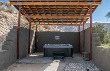 Desert Villa - EV, Hot Tub, Grill, Bar, Games, RV Parking in Twentynine Palms Downtown - Foto 53