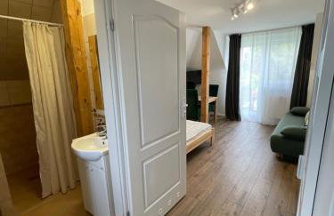 Dom Aurora Pokój 4 osobowy z balkonem - Photo 8