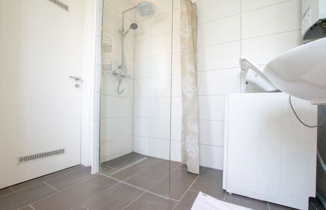 Spacious House - Photo 60