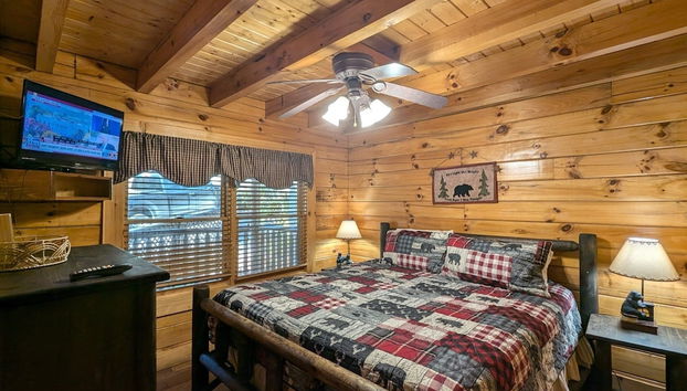 Ern807 - Black Bearry Ridge - Great Location! Close To All The Action! 6 Bedroom Cabin by RedAwning - Foto 3, Habitación