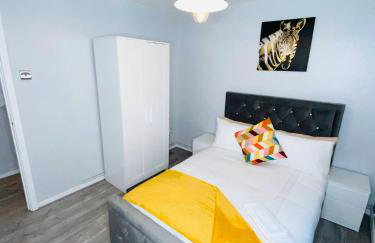 Bright, Spacious, modern Interior Decor 2 bedrooms Apartment with amazing views - Photo 4