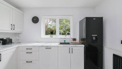 Stylish 1BD Canal-Side Flat with Private Garden - Foto 4