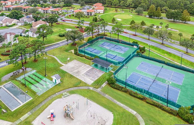 Spacious Home w Garden BBQ and Games at Golf Club - Photo 36