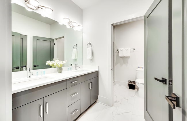 Sky High Cowgirl Luxe 4BR w Rooftopdeck Karaoke - Foto 17