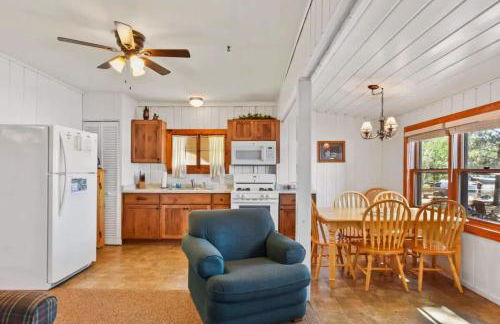 Whispering Waters Bayview Resort Cabin 4 - Foto 14