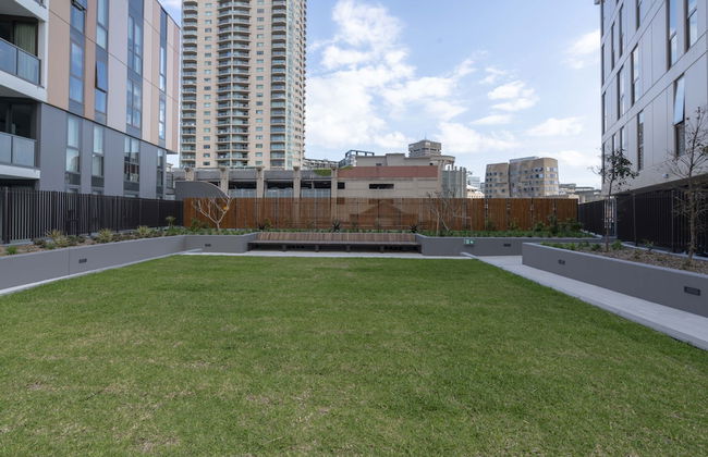 Modern Apartment in Darling Harbour - Photo 9