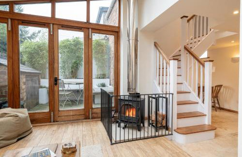 The Coach House - Beautiful Home in Cheltenham! - Photo 43