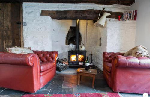 Ty Fferm Hen, Ancient Farmhouse, Coity Bach - Foto 1