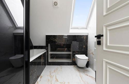 Beautiful Home, Free Parking For Large Groups Sleeps 10 Book Now! - Foto 6