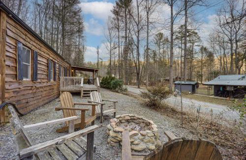 Rural Outdoor Oasis! Edgemont Cabin with Fire Pit - Foto 1