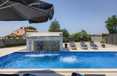 Luxury Villa with extra heated pool with hydromassage, biliard near town center and beach by WiiBuk - Foto 60