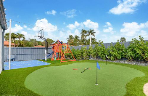 Le Femme Paradise - Htd Pool, Mini Golf, 5 Bedrooms, Jacuzzi, Game Room, BBQ,Pickleball - Photo 29